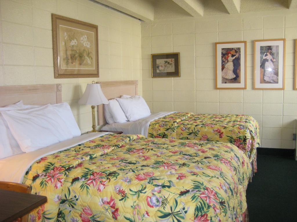 Cutty Sark Efficiencies And Historic Cottage'S Virginia Beach Room photo